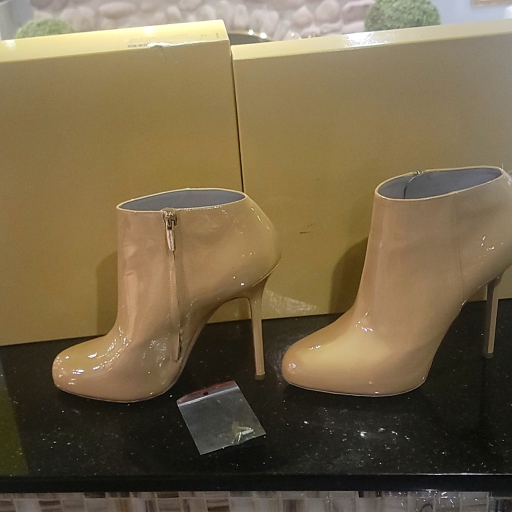 Sergio Rossi beige patent leather heeled boots size 41